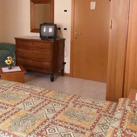 فندق Brisino ستريزا